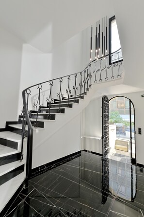 Interior - Athenian Gem (Athens)
