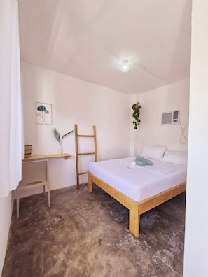 ห้องสแตนดาร์ดดับเบิล, วิวสระว่ายน้ำ | Wi-Fi ฟรี, ผ้าปูที่นอน