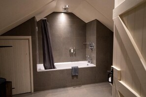 Kamar Standar | Kamar mandi | Perlengkapan mandi gratis dan pengering rambut