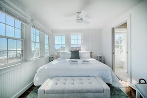 3 bedrooms, iron/ironing board, WiFi, bed sheets - Stunning Waterfront Views, Beach steps away! (Wellfleet)