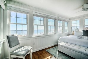 3 bedrooms, iron/ironing board, WiFi, bed sheets - Stunning Waterfront Views, Beach steps away! (Wellfleet)