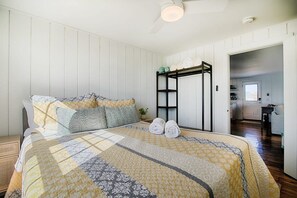3 bedrooms, iron/ironing board, WiFi, bed sheets - Stunning Waterfront Views, Beach steps away! (Wellfleet)