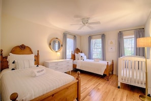3 bedrooms, desk, iron/ironing board, WiFi