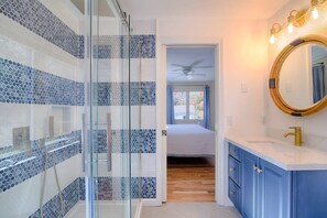 Shower, hair dryer, towels, shampoo