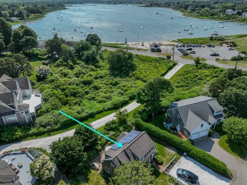 Walk to Main St and Oyster Pond in Chatham!