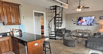Y-Knot Walk to Beach Pet Friendly Gated Deck