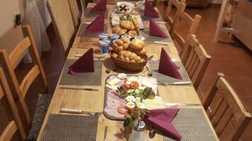 Free daily continental breakfast