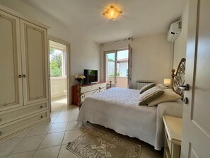 6 makuuhuonetta, silitysrauta/-lauta, Wi-Fi, vuodevaatteet