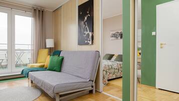 Apartment, 1 Bedroom, Balcony | Living room | 32-inch Smart TV with cable channels