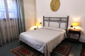 2 slaapkamers, een strijkplank/strijkijzer, reisbedje, wifi