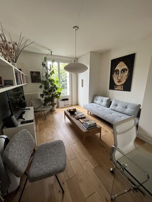 Fernseher, Bücher, Drucker