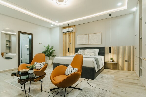 Luxury Studio Suite, 1 King Bed, Non Smoking, Kitchenette | Living area | 50-inch Smart TV with digital channels, Netflix, Hulu