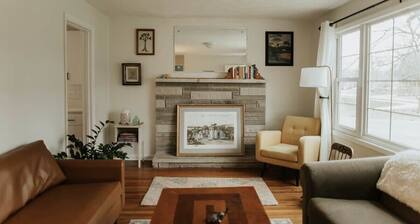 Sleeps 8 | Pet Friendly | Bloomington Bliss