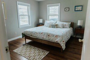 3 bedrooms, iron/ironing board, WiFi, bed sheets