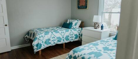 3 chambres, fer et planche à repasser, Wi-Fi, draps fournis