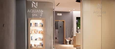 Salas de tratamiento para parejas, sauna y tina de hidromasaje