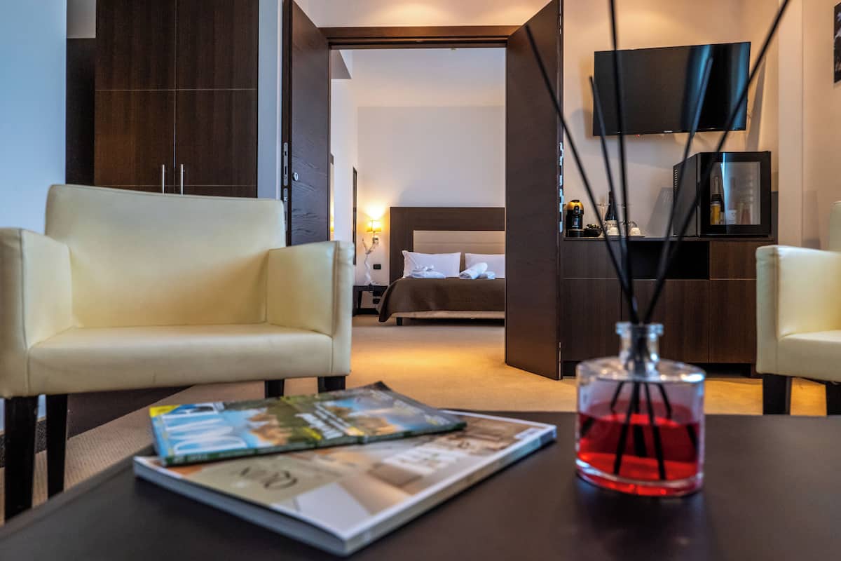 Panoramic Suite | 1 bedroom, in-room safe, blackout curtains, soundproofing