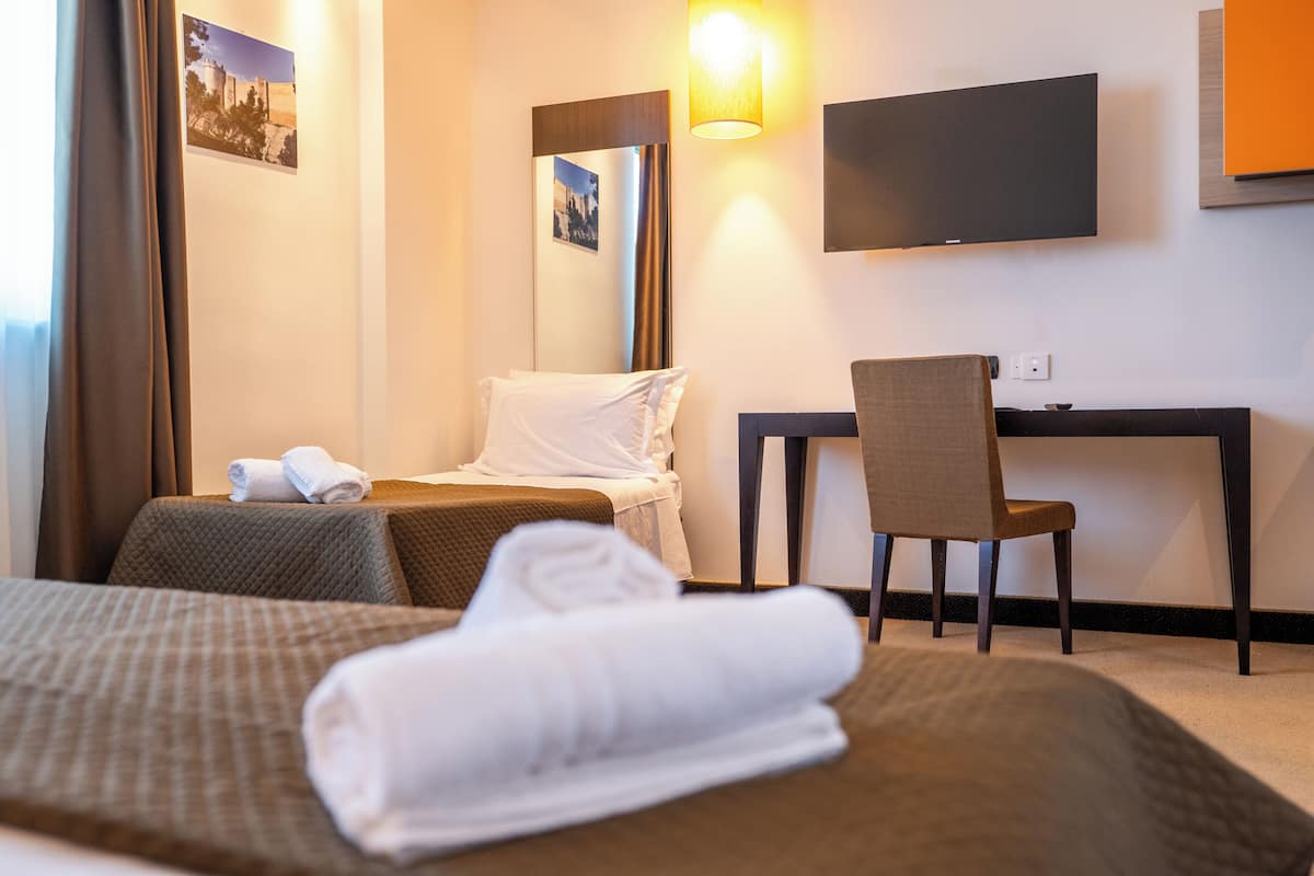 Comfort Room | 1 bedroom, in-room safe, blackout curtains, soundproofing