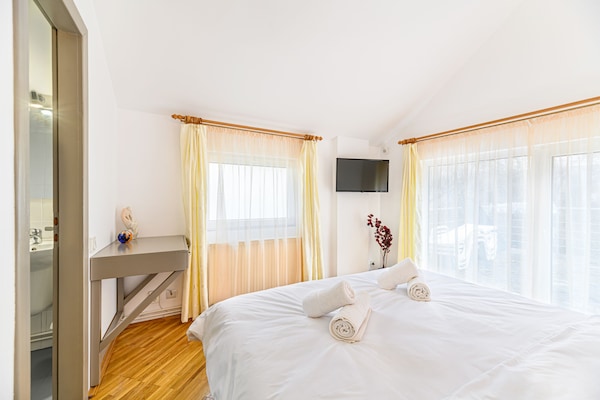 Habitación panorámica, vista a la montaña | 1 habitación, insonorización, wifi gratis y ropa de cama