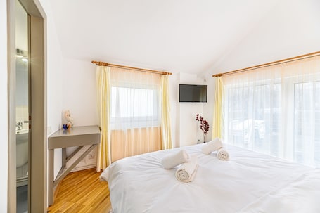 Panoramic Room, Mountain View | Soundproofing, free WiFi, bed sheets