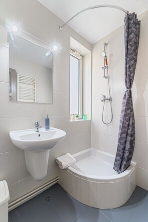 Classic Double Room | Bathroom