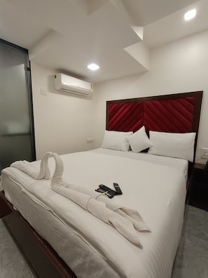 Habitación Deluxe doble | Escritorio y espacio para trabajar con un portátil