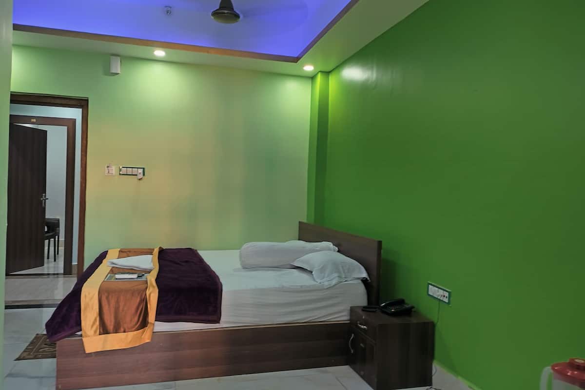 Deluxe Double Room | Living area
