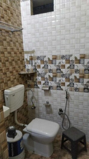 Bathroom - Shiv Sadan Palace 1940 (Varanasi)