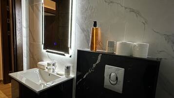 Towels, soap, shampoo, toilet paper