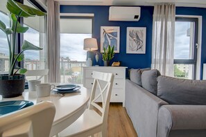 Appartement Confort | Fer et planche à repasser, accès au Wi-Fi (inclus), literie fournie