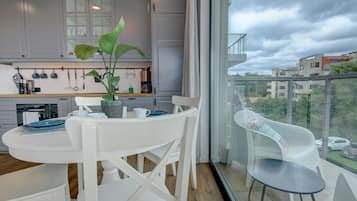 Comfort Apartment | Private kitchenette | Full-size fridge, stovetop, dishwasher, electric kettle