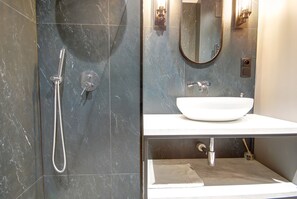 Departamento urbano | Tabla de planchar con plancha, wifi gratis y ropa de cama 