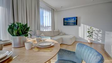 Comfort Apartment | Iron/ironing board, WiFi (free), bed sheets