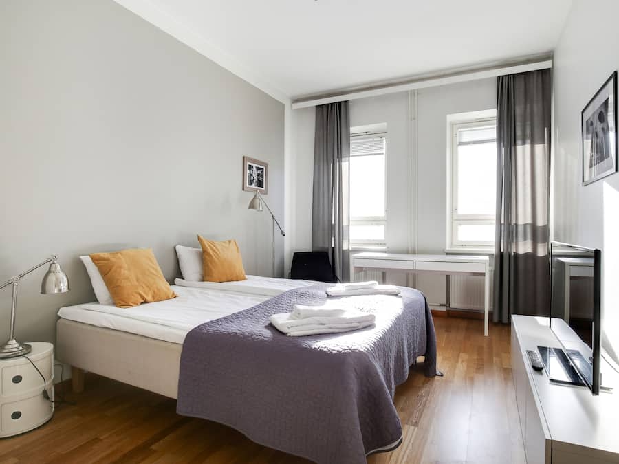 2 habitaciones, tabla de planchar con plancha, cunas y wifi gratis