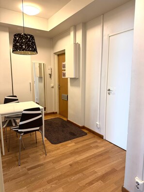 Basic Apartment | In-room dining