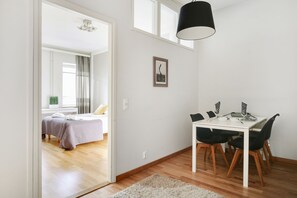 2 bedrooms, iron/ironing board, cribs/infant beds, free WiFi