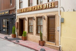 Exterior detail - Dream Park Otel (Istanbul)