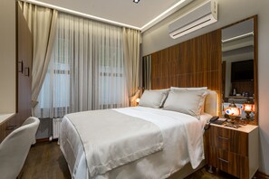 Kamar Comfort, pemandangan kota | Brankas, meja kerja, tirai kedap cahaya, dan kedap suara