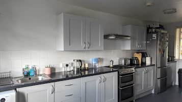 House | Private kitchen | Fridge, microwave, oven, stovetop