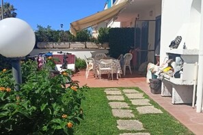 Outdoor dining - Villa Annamaria Sabaudia (Sabaudia)