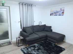 Smart TV - Holiday Let - Entire Modern Home in Medway (Gillingham)