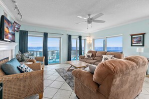 Televisión, reproductor de DVD, oficina