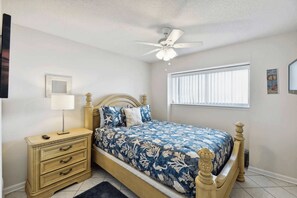7 bedrooms, desk, iron/ironing board, travel crib - Dolphin View Oceanfront Home with Rooftop Deck (Ponte Vedra Beach)
