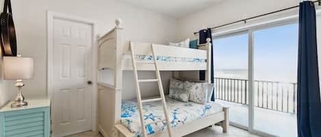 7 bedrooms, desk, iron/ironing board, travel crib