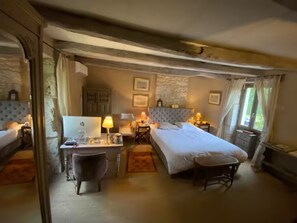 5 عدّة غرف نوم ومكواة/لوح كي وواي فاي وملاءات أسرّة