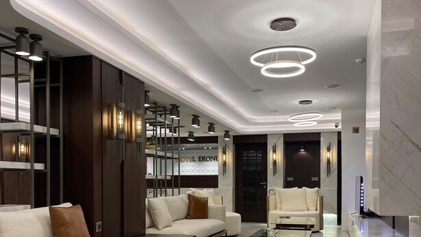 A modern hotel lobby with a sofa, armchairs, and a coffee table. - Hotel Eronur (Bilecik)