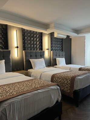 商務客房 | 房內夾萬、隔音、免費 Wi-Fi、床單