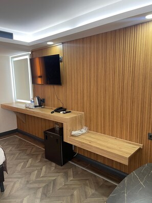 Luxury Room | In-room safe, soundproofing, free WiFi, bed sheets