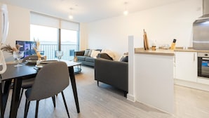 Apartment | Eigene Küche | Kühlschrank, Mikrowelle, Ofen, Herdplatte