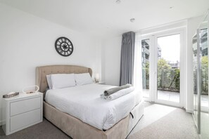 Apartment - Luxury Spacious Flat With Communal Gardens Parking (London)